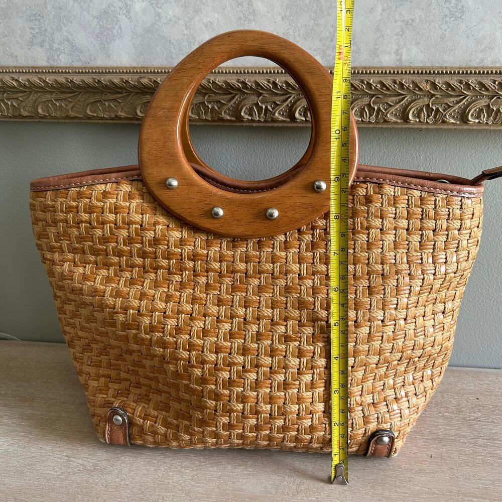 Fossil Vintage style Woven Straw Bag, Boho-Chic Wooden Handles, Resort Style” - Picture 7 of 11